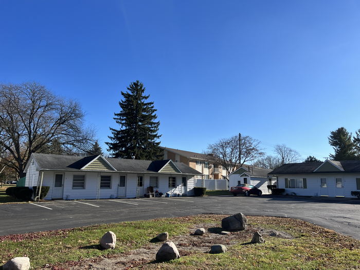 Smiths Briggs Lake Motel - Nov 25 2022 (newer photo)